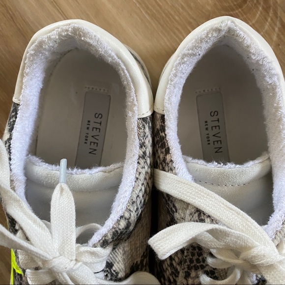 Steve Madden snake animal print sneakers, yellow star - Picture 4 of 6